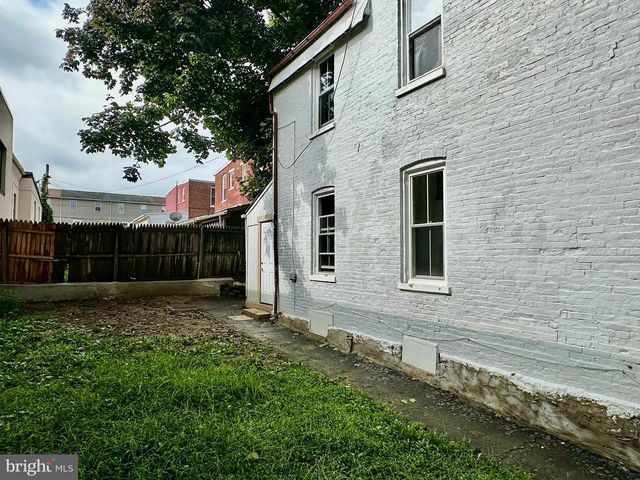 706 E WALNUT ST, Lancaster, PA 17602
