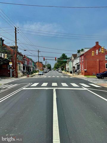 706 E WALNUT ST, Lancaster, PA 17602