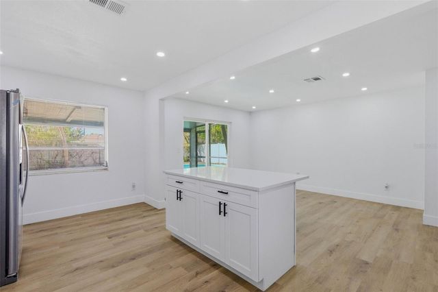 10906 N 28TH STREET, Tampa, FL 33612