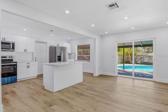 10906 N 28TH STREET, Tampa, FL 33612