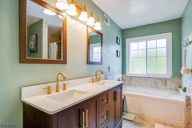 12 MANSFIELD WAY, Jefferson Twp., NJ 07438
