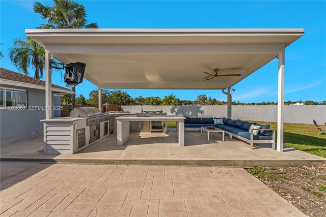 15151 SW 164th Ter, Miami, FL 33187