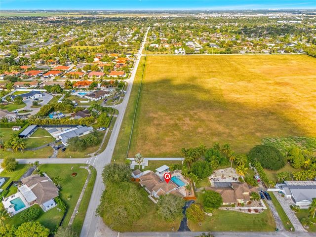 15151 SW 164th Ter, Miami, FL 33187