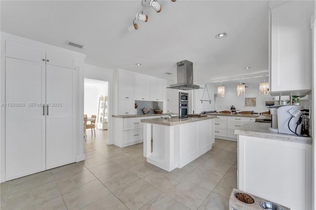 15151 SW 164th Ter, Miami, FL 33187