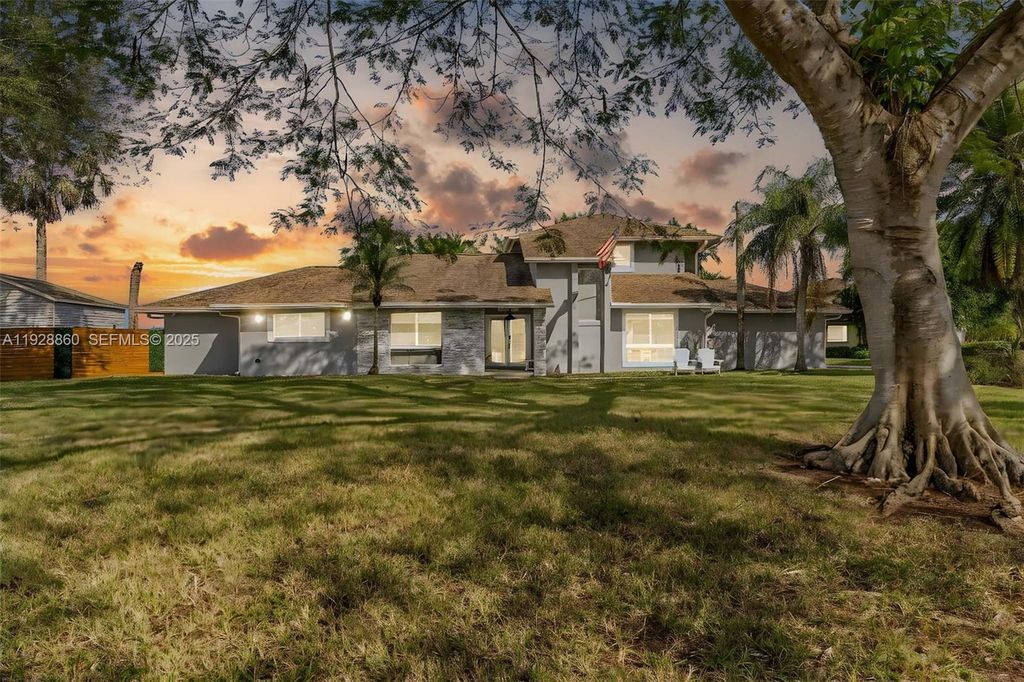 15151 SW 164th Ter, Miami, FL 33187