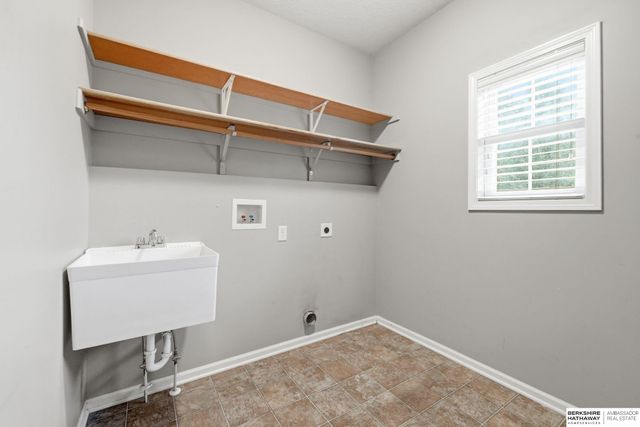 8333 Katrina Lane, Lincoln, NE 68512