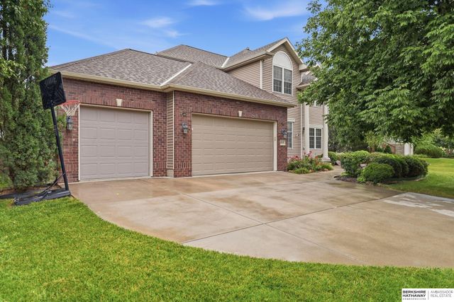 8333 Katrina Lane, Lincoln, NE 68512