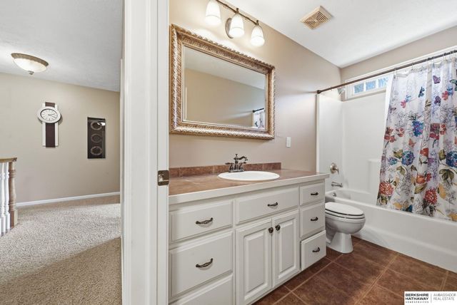 8333 Katrina Lane, Lincoln, NE 68512