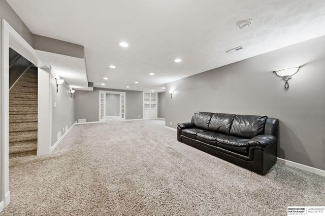 8333 Katrina Lane, Lincoln, NE 68512