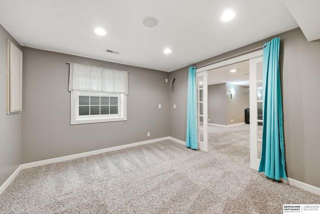 8333 Katrina Lane, Lincoln, NE 68512
