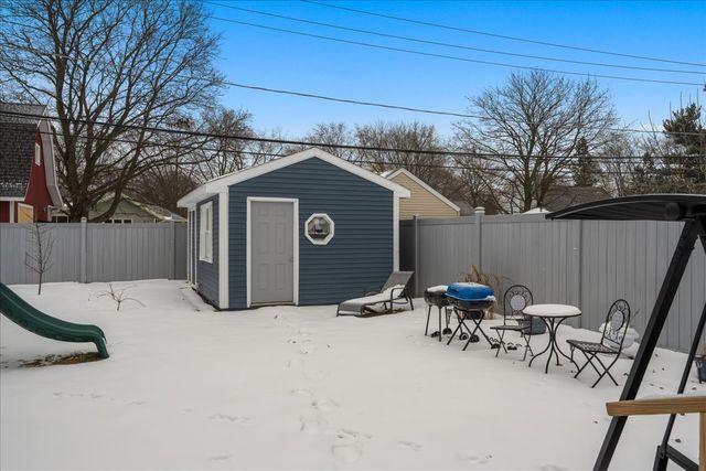 207 Second Street, Elgin, IL 60123