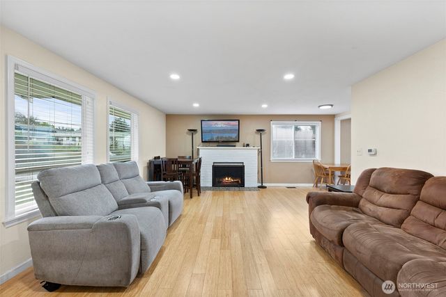 7642 S Thompson Avenue, Tacoma, WA 98408