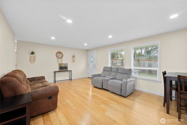 7642 S Thompson Avenue, Tacoma, WA 98408