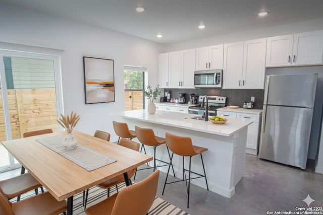 918 S Olive St 102, San Antonio, TX 78210