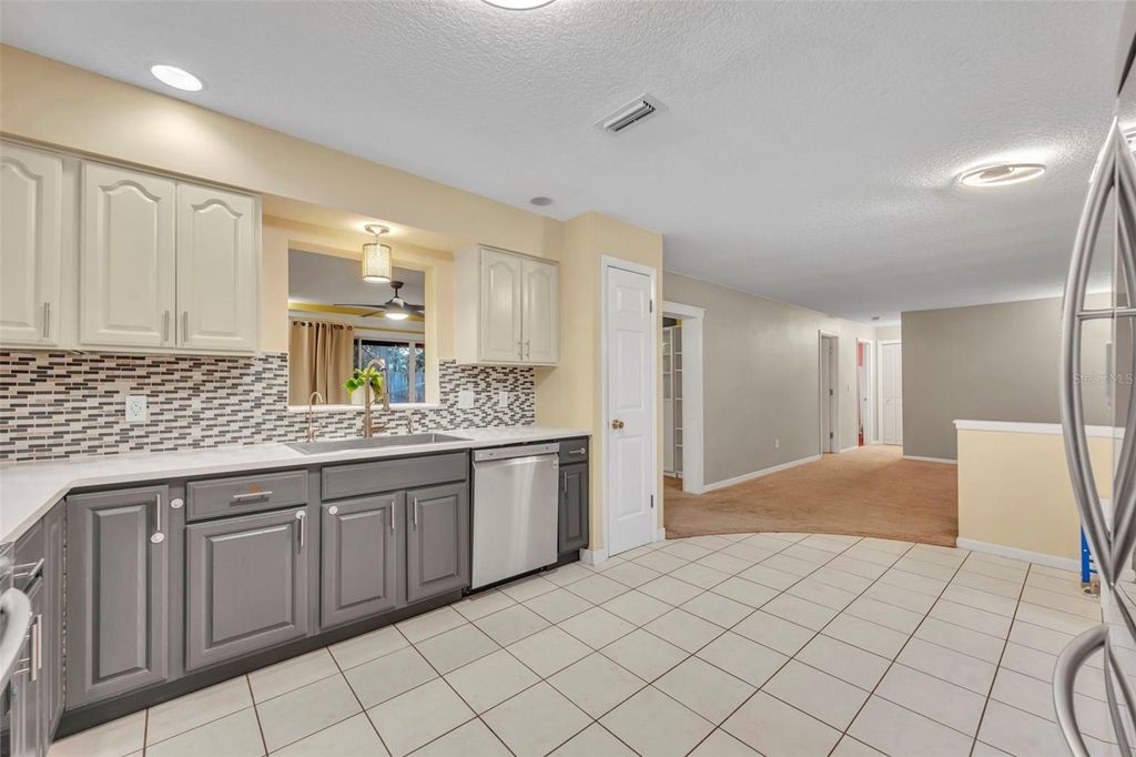 Image 13 of property listing at 111 DELLWOOD DRIVE, Longwood, FL 32750