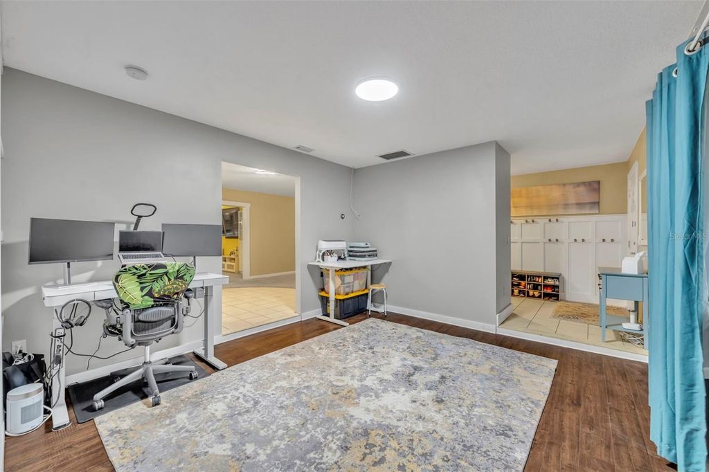 Image 17 of property listing at 111 DELLWOOD DRIVE, Longwood, FL 32750