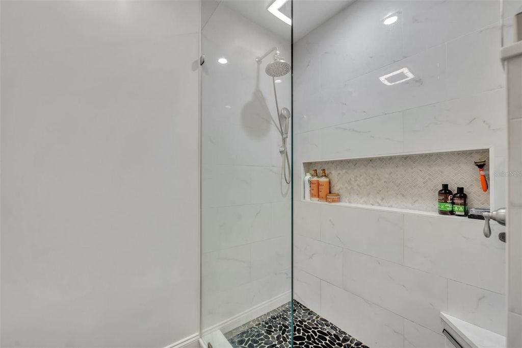 Image 22 of property listing at 111 DELLWOOD DRIVE, Longwood, FL 32750