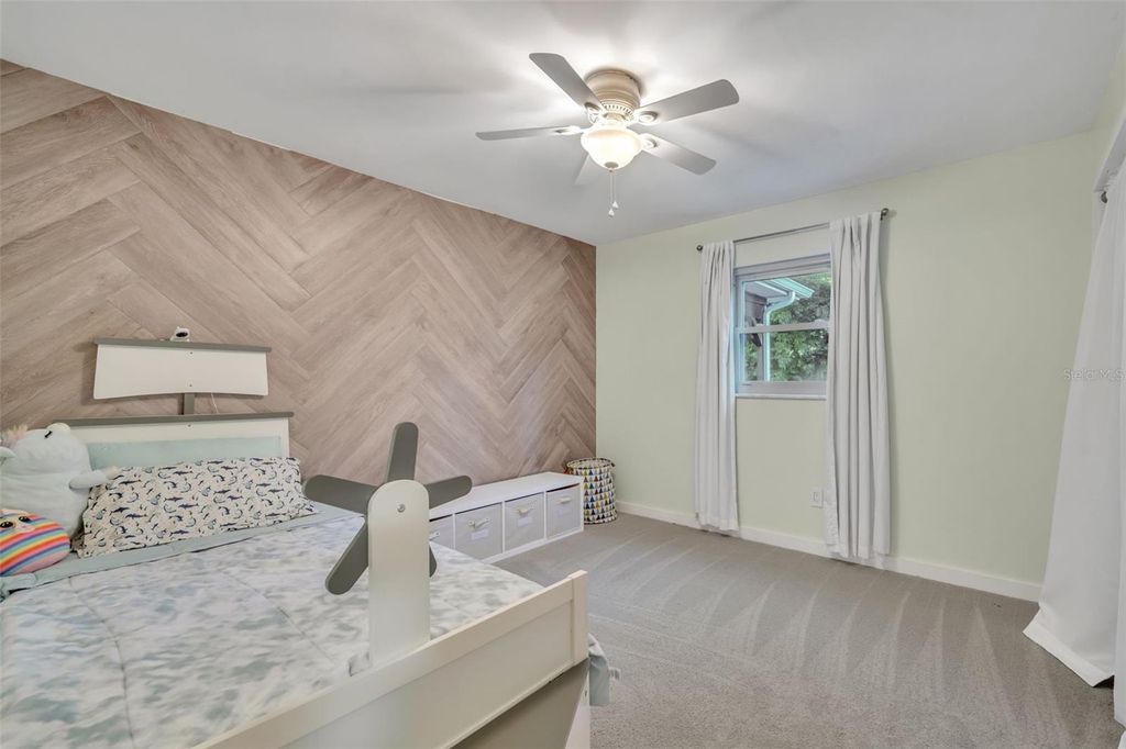 Image 23 of property listing at 111 DELLWOOD DRIVE, Longwood, FL 32750