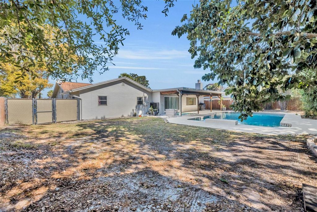 Image 38 of property listing at 111 DELLWOOD DRIVE, Longwood, FL 32750