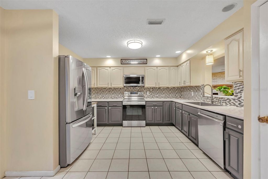 Image 10 of property listing at 111 DELLWOOD DRIVE, Longwood, FL 32750