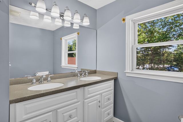 4 Quail Run Rd, Wilmington, MA 01887