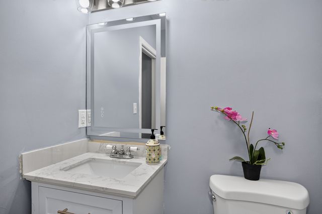 4 Quail Run Rd, Wilmington, MA 01887