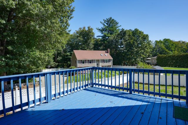 4 Quail Run Rd, Wilmington, MA 01887