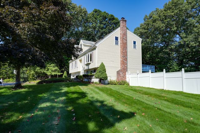 4 Quail Run Rd, Wilmington, MA 01887