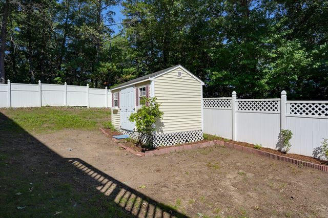 4 Quail Run Rd, Wilmington, MA 01887