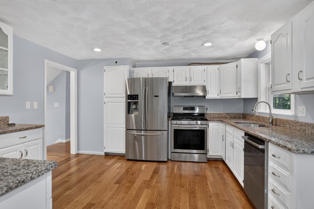 4 Quail Run Rd, Wilmington, MA 01887