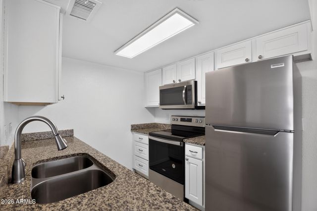 2132 W GLENROSA Avenue A80, Phoenix, AZ 85015