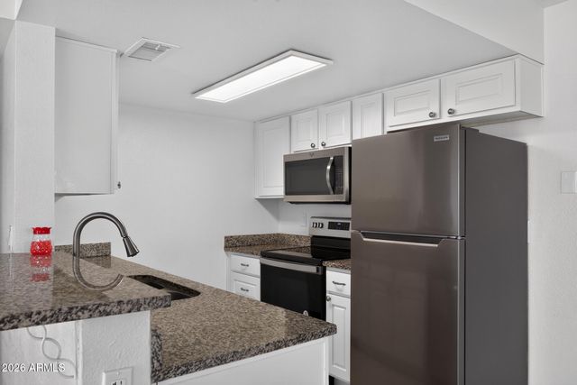 2132 W GLENROSA Avenue A80, Phoenix, AZ 85015