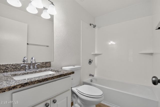 2132 W GLENROSA Avenue A80, Phoenix, AZ 85015