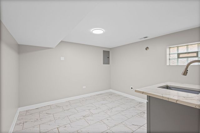 7704 S Honore Street, Chicago, IL 60620