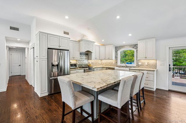 10 Little Brook Lane, New City, NY 10956
