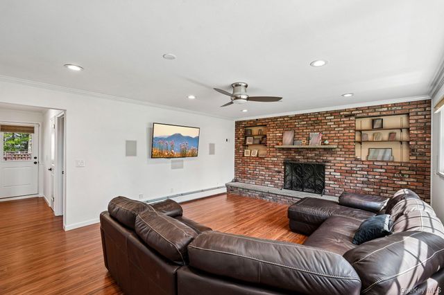 10 Little Brook Lane, New City, NY 10956