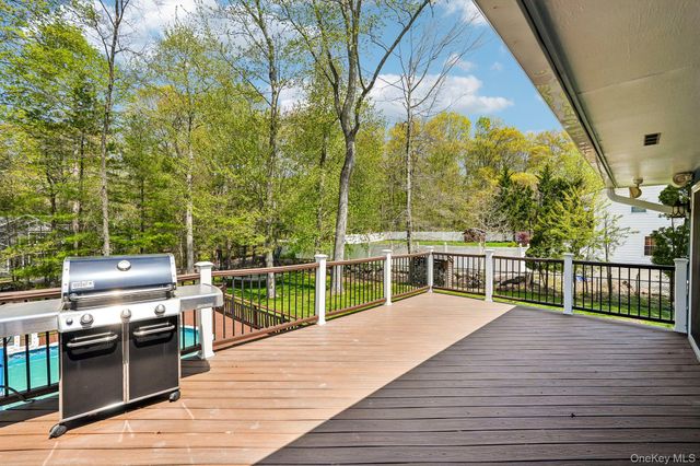 10 Little Brook Lane, New City, NY 10956
