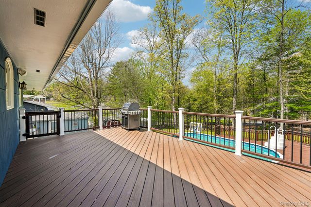 10 Little Brook Lane, New City, NY 10956