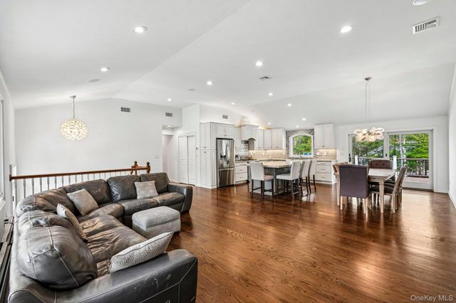 10 Little Brook Lane, New City, NY 10956