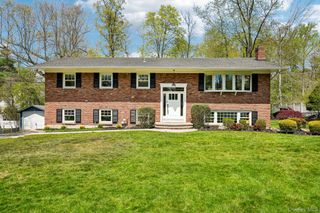 10 Little Brook Lane, New City, NY 10956