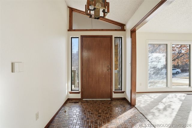 6212 S SANDUSKY Avenue, Tulsa, OK 74136