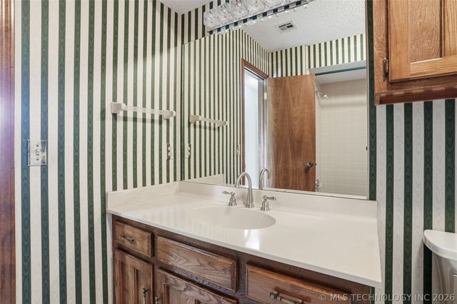 6212 S SANDUSKY Avenue, Tulsa, OK 74136