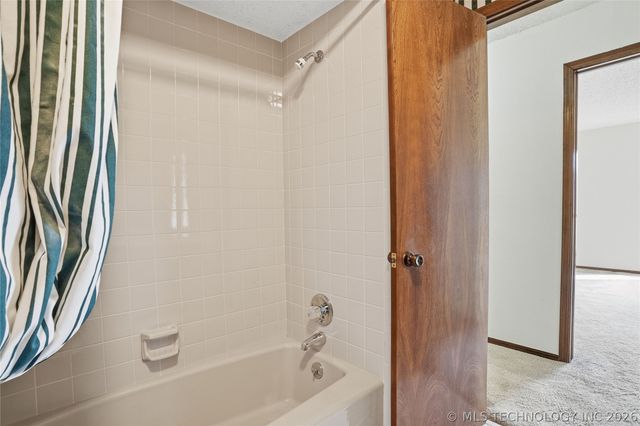 6212 S SANDUSKY Avenue, Tulsa, OK 74136