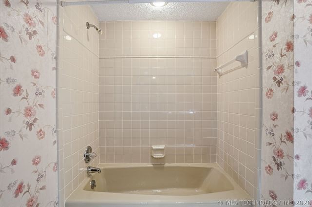 6212 S SANDUSKY Avenue, Tulsa, OK 74136