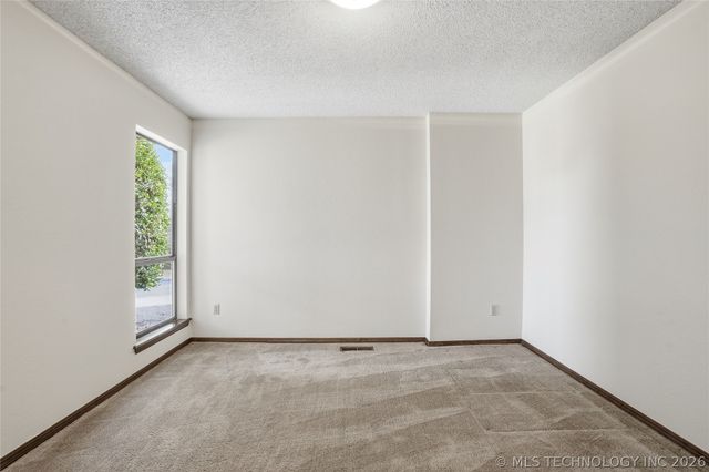 6212 S SANDUSKY Avenue, Tulsa, OK 74136