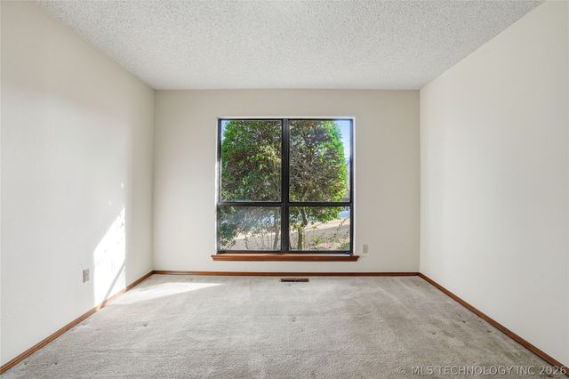 6212 S SANDUSKY Avenue, Tulsa, OK 74136