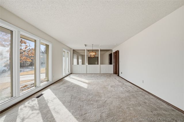 6212 S SANDUSKY Avenue, Tulsa, OK 74136