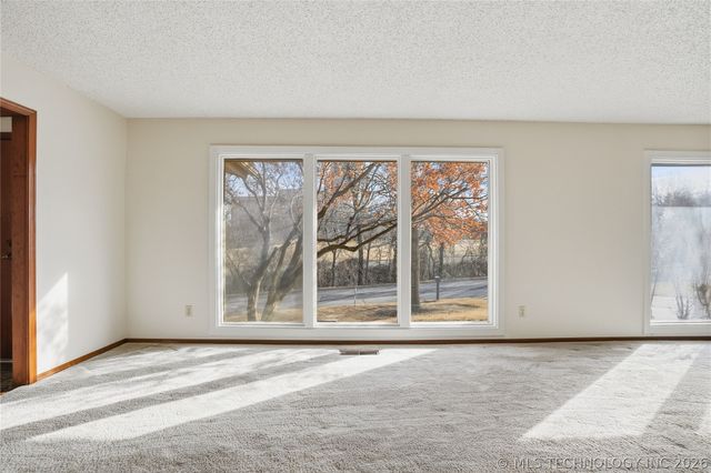 6212 S SANDUSKY Avenue, Tulsa, OK 74136