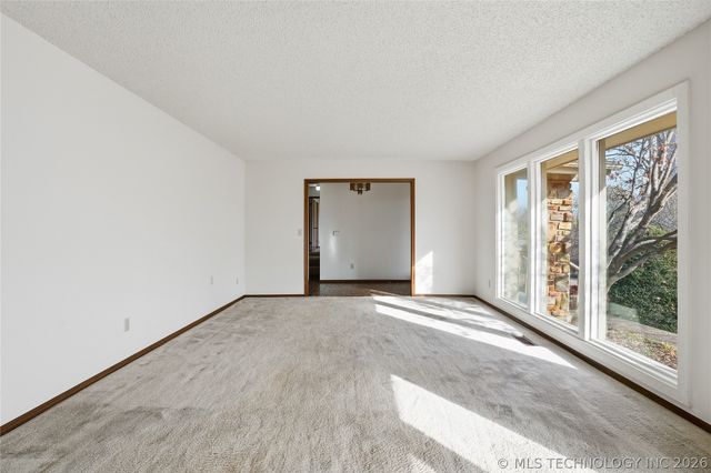 6212 S SANDUSKY Avenue, Tulsa, OK 74136