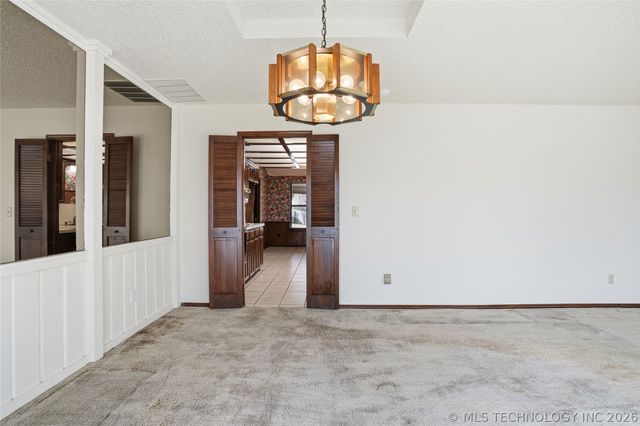 6212 S SANDUSKY Avenue, Tulsa, OK 74136